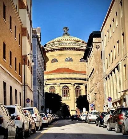 Apartamento Un Raggio Di Sole Al Massimo Palermo Exterior foto